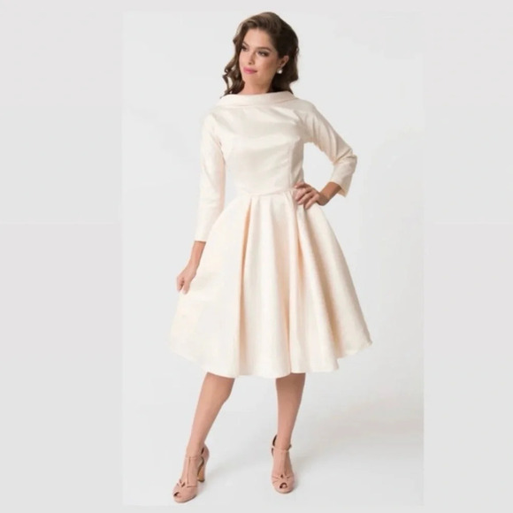 🦋B2G1🦋UNIQUE VINTAGE 1950s Style Cream Satin Sleeved Lana Bridal Dress NWT - Picture 1 of 13